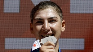 Fariba Hashimi overcomes exile from Afghanistan to win silver medal in cycling