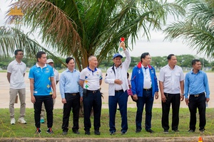 Cambodia NOC President starts Olympic Day Run in Phnom Penh