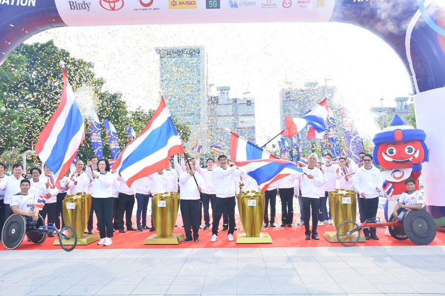 The opening ceremony for the National Flag Run at the Sports Authority of Thailand HQ in Bangkok. © Khunying Patama Leeswadtrakul @khunyingpatama