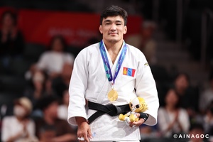 Mongolian springs surprise on opening day of judo