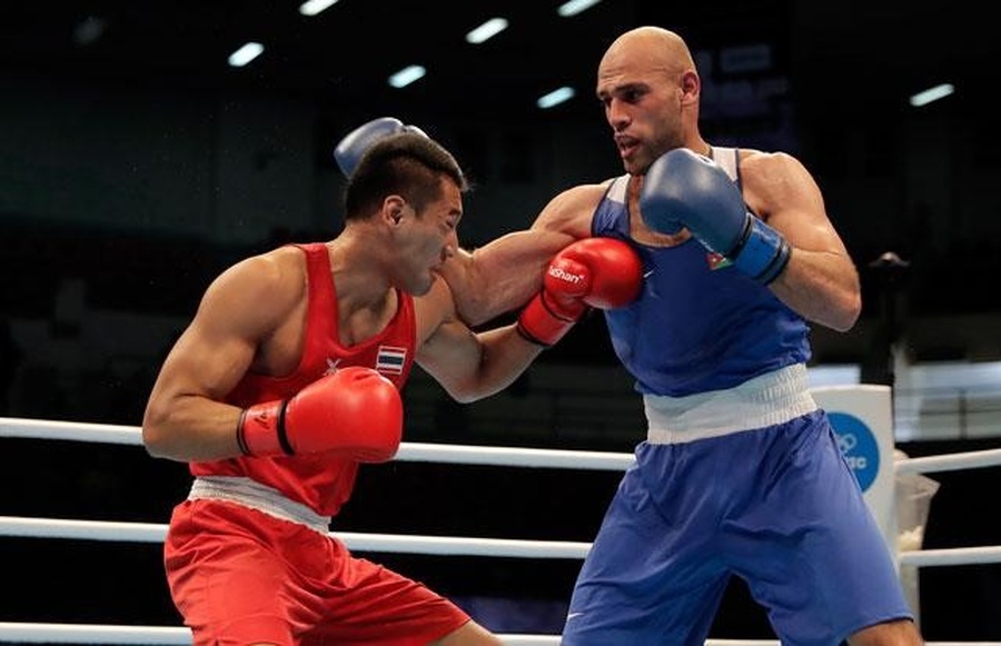 Jordan's Odai Al Hindawi lands a right on Thai Jakkapong Yomkhot in the light heavyweight 81kg bout. Al Hindawi won to secure his Olympic spot.© JOC