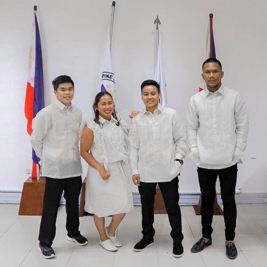 Olympic champion Hidilyn Diaz (second from left) with boxers Nesthy Petecio, Carlo Paalam and Eumir Marcial at the Presidential Palace. © Philippine Sports Commission