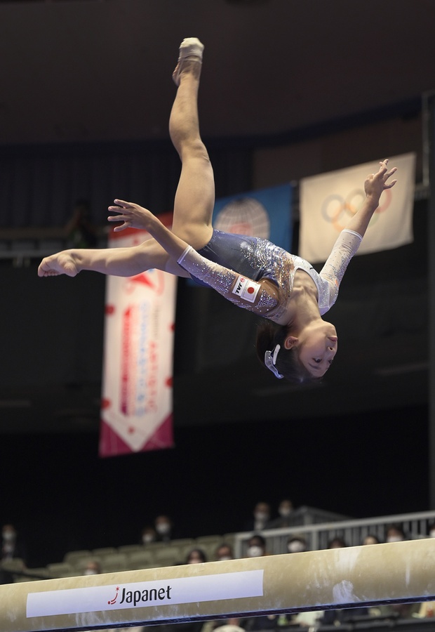 Urara Ashikawa (Japan) performs on the balance beam. © FIG
