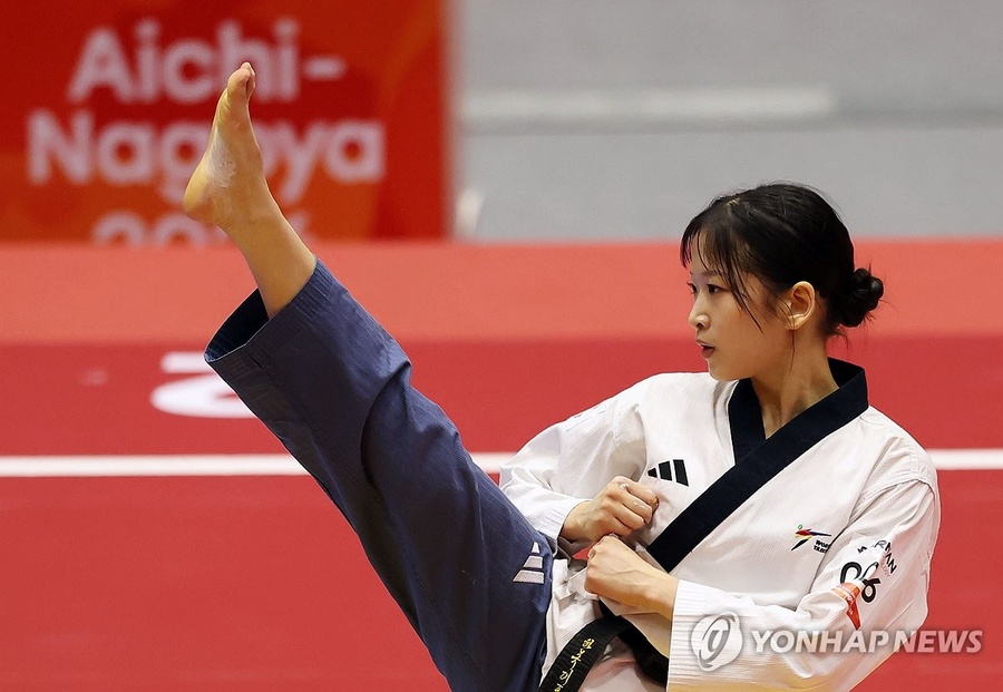 Korea's Jung Haeun performs during the women’s individual poomsae at Toyohashi Gymnasium on Thursday. (Photo: Yonhap News)