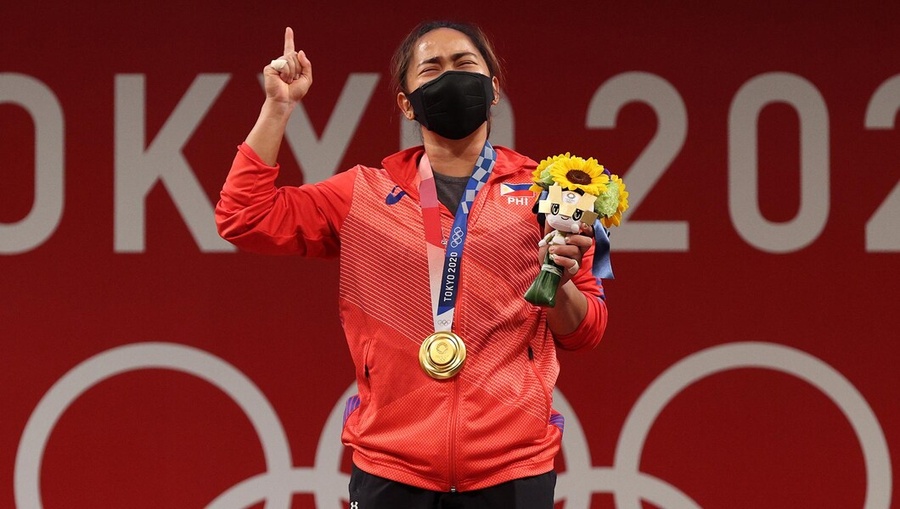 Hidilyn Diaz won the Philippines’ first gold medal in Olympic history. © 2021 Getty Images