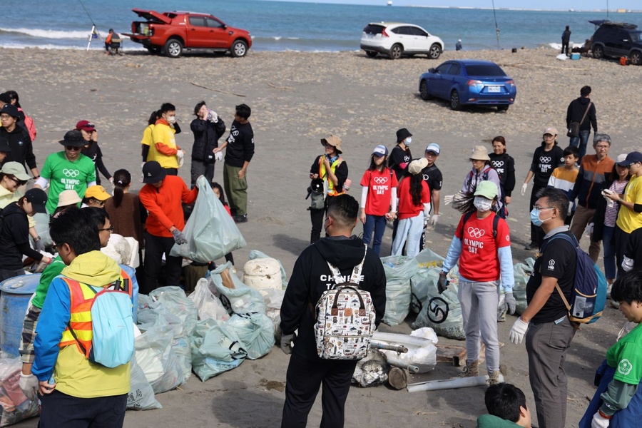 CTOC leads beach cleanup campaign for athletes and public