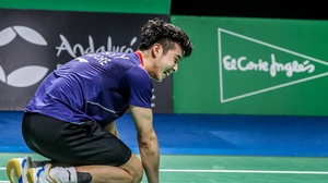 Singapore’s unseeded Loh wins men’s badminton world crown