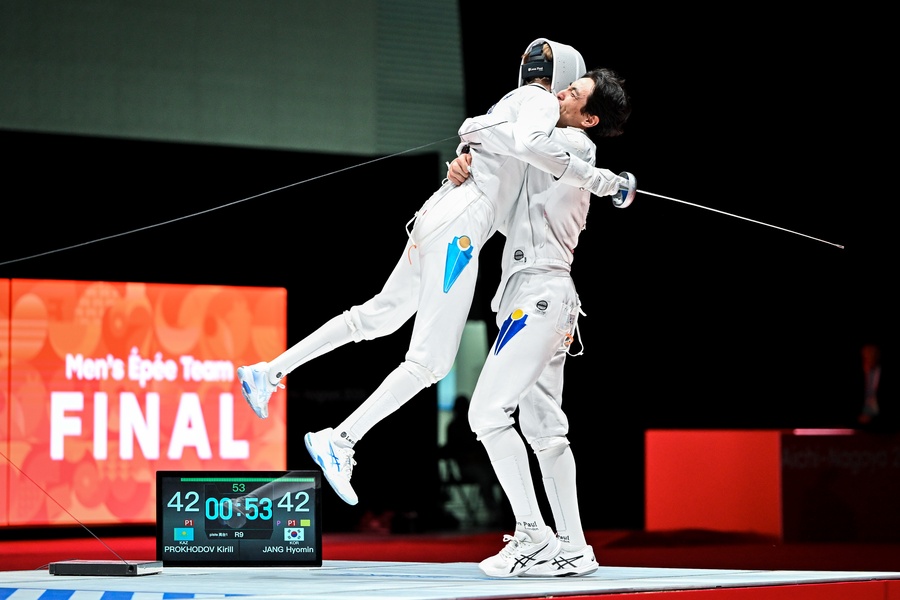 Kazakhstan launches epic epee comeback to take men's team gold