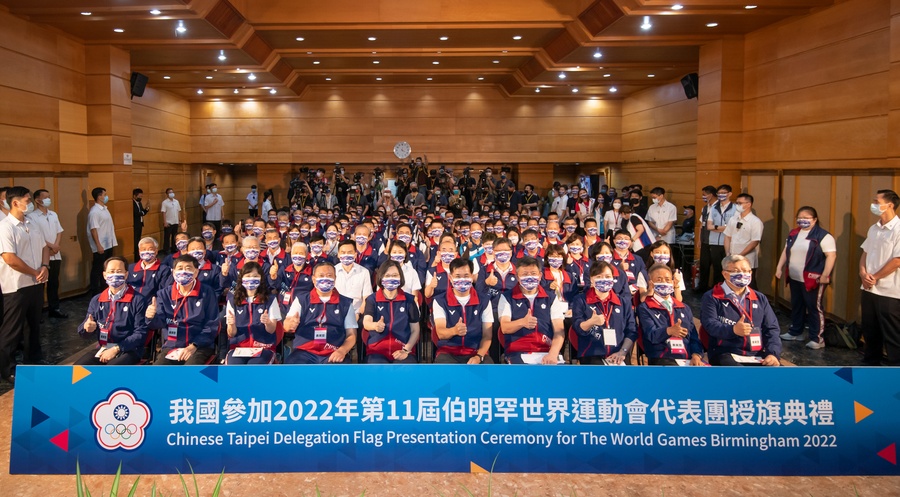 A group photo taken at the beginning of the flag presentation ceremony.