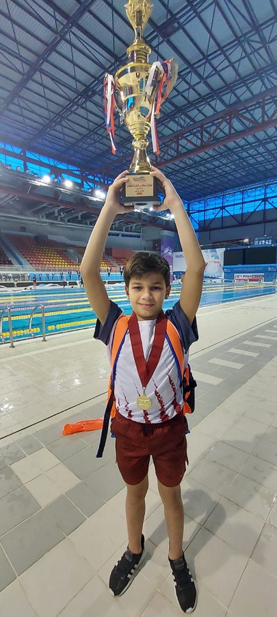 Saeed Damaj with his diving trophy in Qatar. © Courtesy Bana Zein