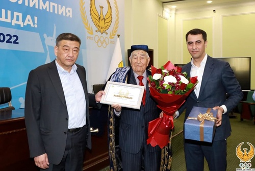 Uzbekistan NOC felicitates top football official Elmar Aminov on his 90th birthday