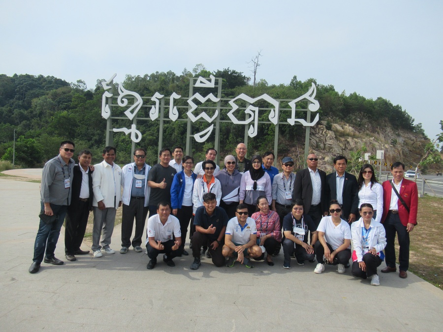 The CDM delegates took in some landmarks in Sihanoukville on Friday morning on the way back to Phnom Penh. © OCA