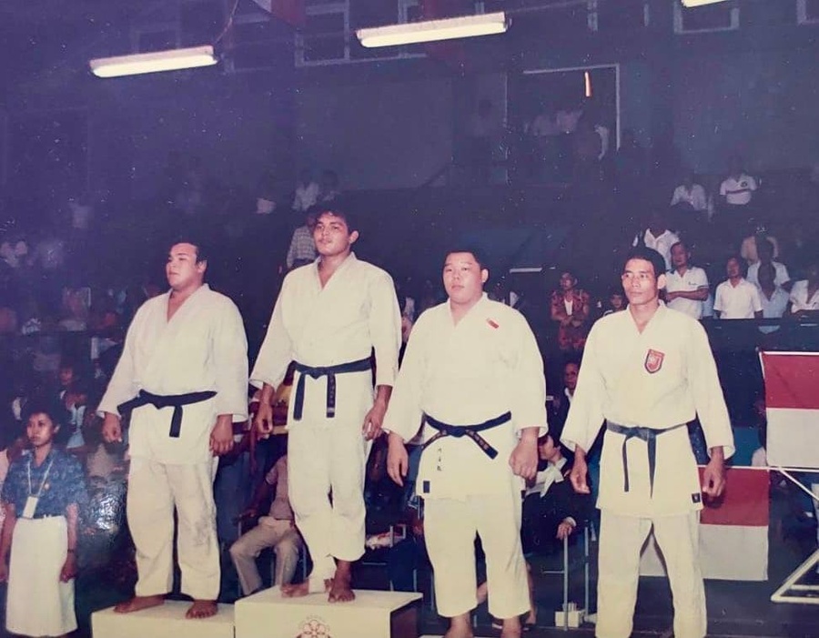 Ho Yen Chye (second from right) won a bronze medal at the 1991 SEA Games. © Singapore NOC