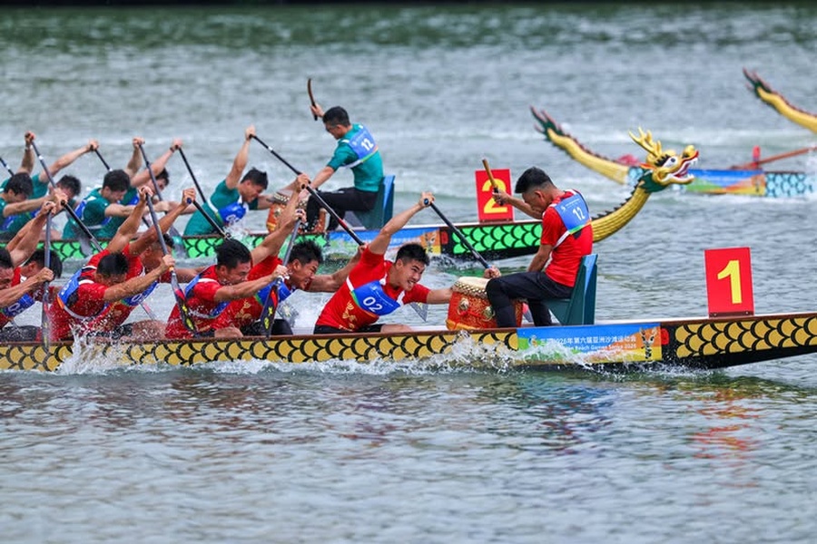 Three of China's nine gold have come from dragon boat racing (Photo: China News)