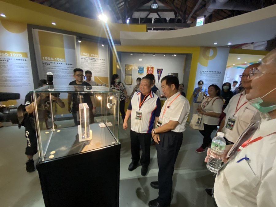 President of CTOC LIN Hong-Dow and Minister of Education PAN Wen-Chung visited the exhibition.