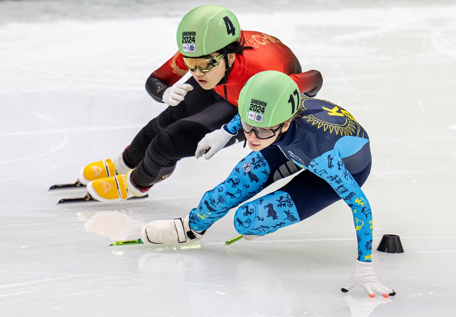 Li Jinzi (left) and Polina Omelchuk won gold and bronze, respectively, in the women's 1000 metres on Sunday. (Photo: OIS)