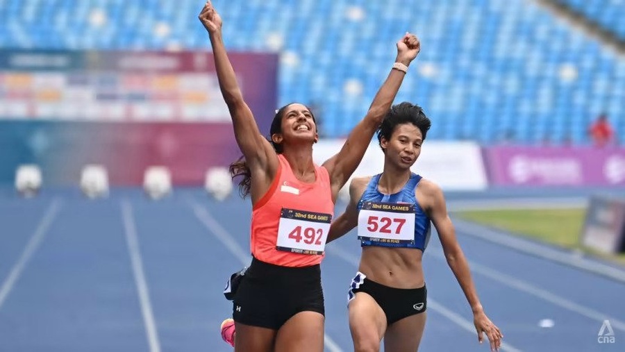 Singapore’s Shanti Pereira wins gold in the women’s 100m final. © CNA/Jeremy Long