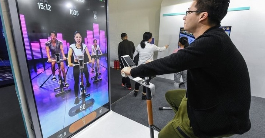 A staff member demonstrates a smart sport platform based on 5G technology during a 5G technology exhibition in Hangzhou. © Xinhua/Xu Yu