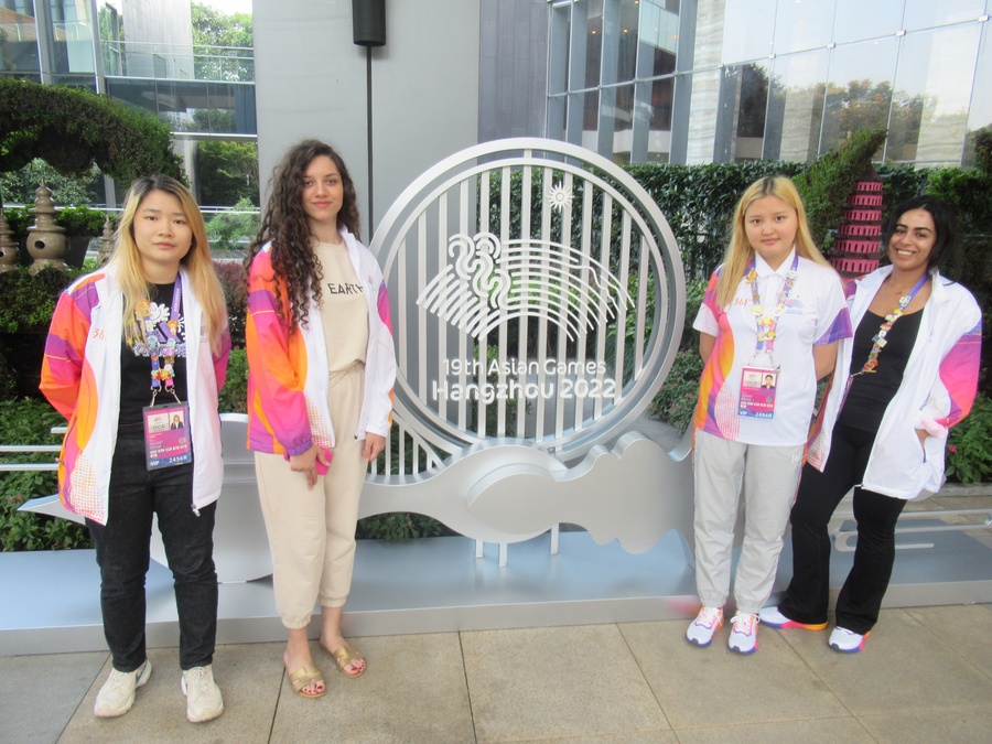 The media at work at the Aquatics Centre  Sara (second from right) outside the Hangzhou Marriott Hotel Qianjiang with fellow OCA young reporters.