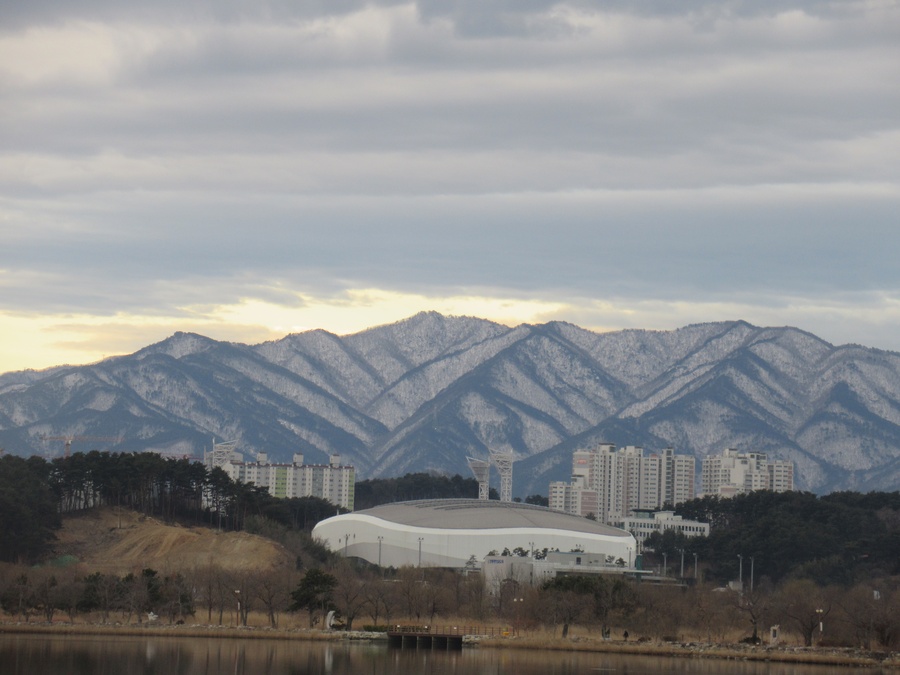 The snowy mountains and indoor venues of Gangwon province are ready to welcome 1,812 athletes from around the world, including 348 from 18 Asian NOCs. (Photo: OCA)