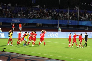 Hong Kong, China upsets Iran, marches into Asian Games men's football semi-finals for first time