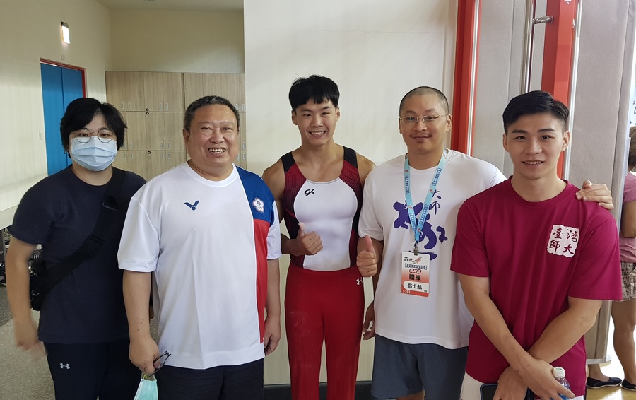 President Lin and TPE Gymnastic Team.