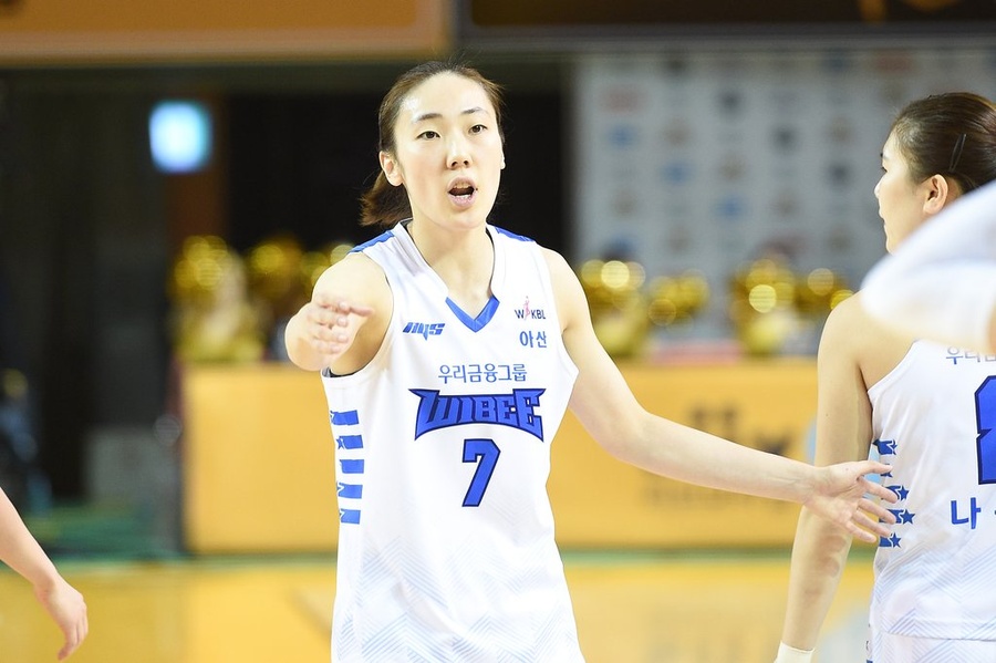 Park Hye-jin is the MVP of the Women’s Korean Basketball League. © WKBL/Yonhap