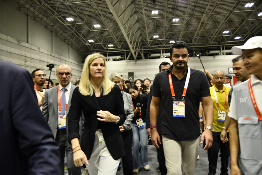 OCA and IOC leaders greet OCA Youth Reporters in Nagoya