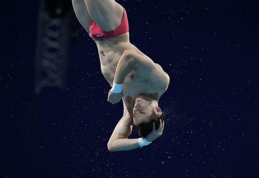 Cao Yuan dives to gold in the men’s 10m platform on Saturday. © CGTN