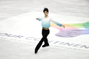 Japan’s double Olympic champion skates to record score