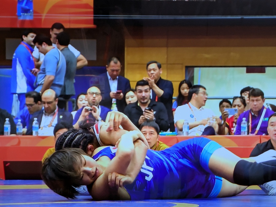 Wrestling star Fujinami dealt shocking loss to end gold-medal hopes, 155-match winning streak