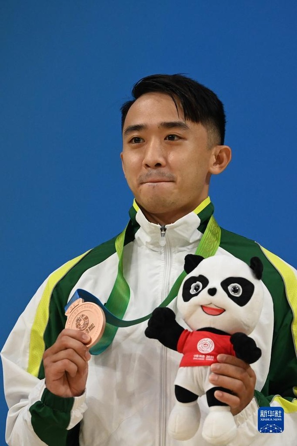 Kuok Kin Hang with his bronze medal at China’s National Games in Xi'an on September 18, 2021. © CFP