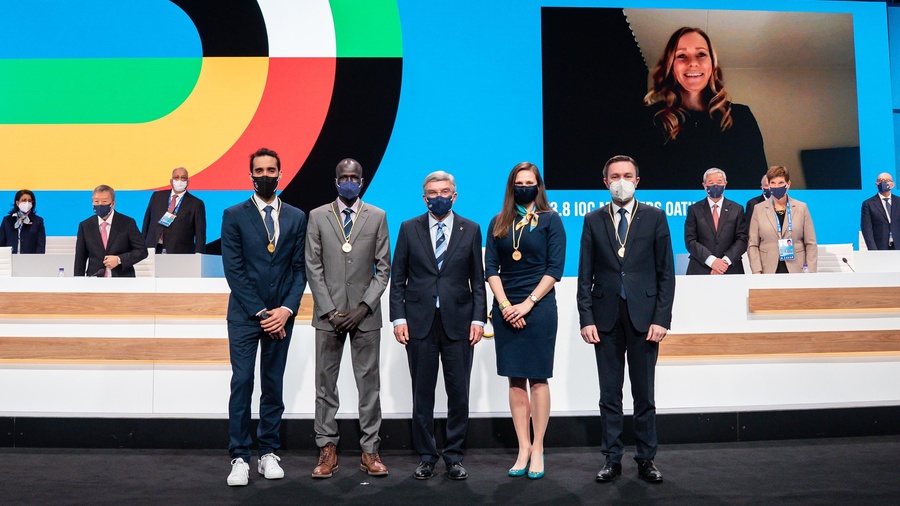 Martin Fourcade, Yiech Pur Biel, IOC President Thomas Bach, Danka Bartekova, David Lappartient and Frida Hansdotter (Photo: IOC/Greg Martin)