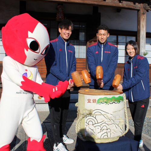Asian Games mascot Honohon joins ‘Kagami Biraki’ ceremony