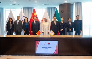 OCA Director General welcomes COC VP to Kuwait HQ