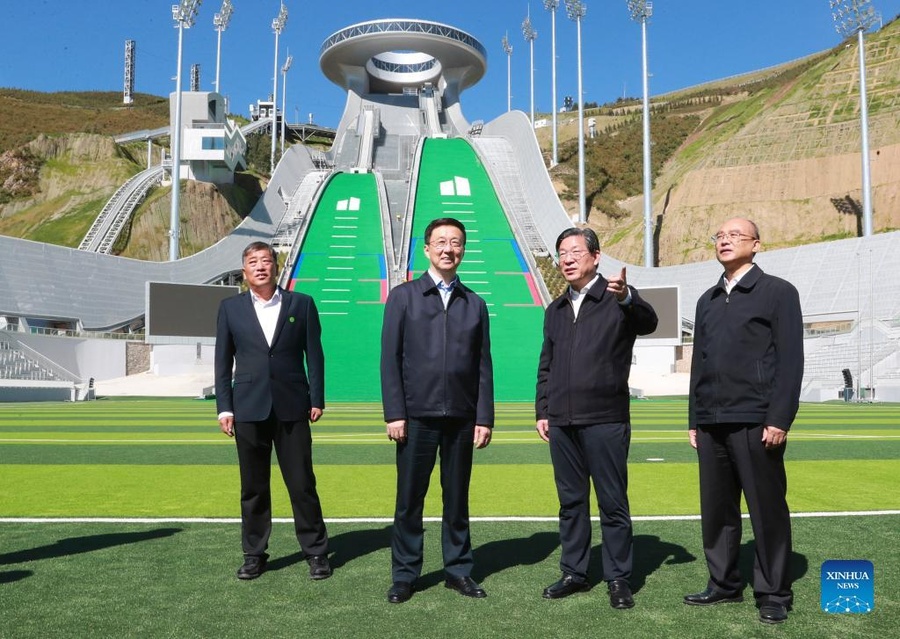 Chinese Vice Premier Han Zheng visits the National Ski Jumping Center at Zhangjiakou on September 3. © Xinhua/Ding Lin