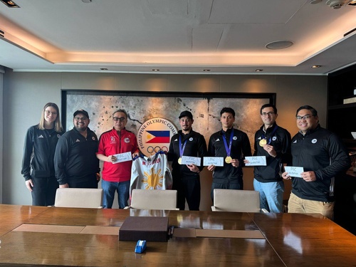 POC President gives cash awards to men’s curling team