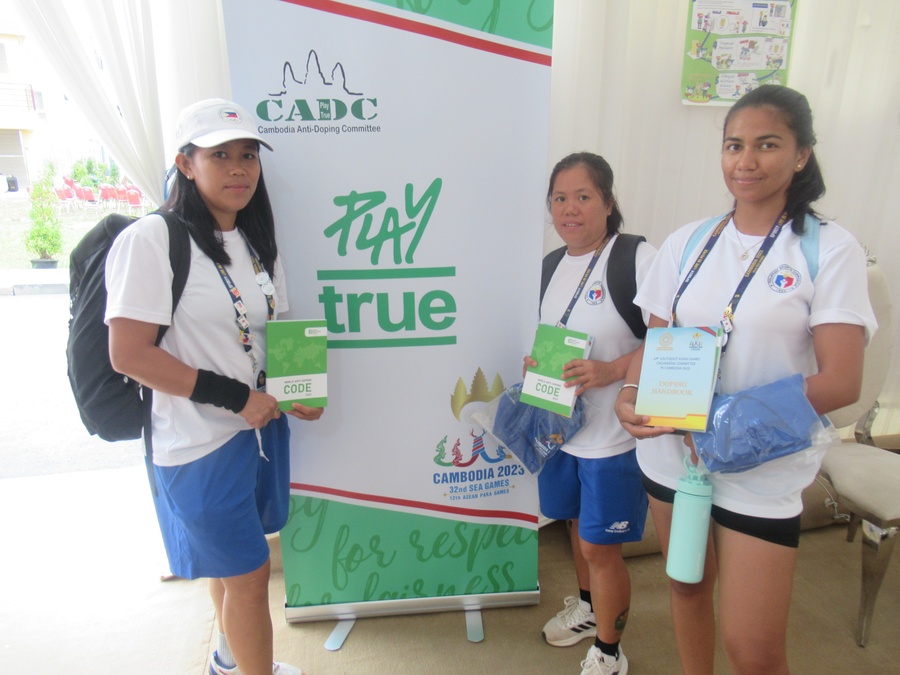 Philippine cricket team members visit the kiosk and test their knowledge with the online WADA quiz.