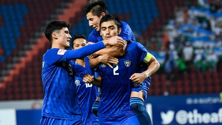 Uzbekistan celebrate after scoring a goal against the United Arab Emirates. © AFC.com