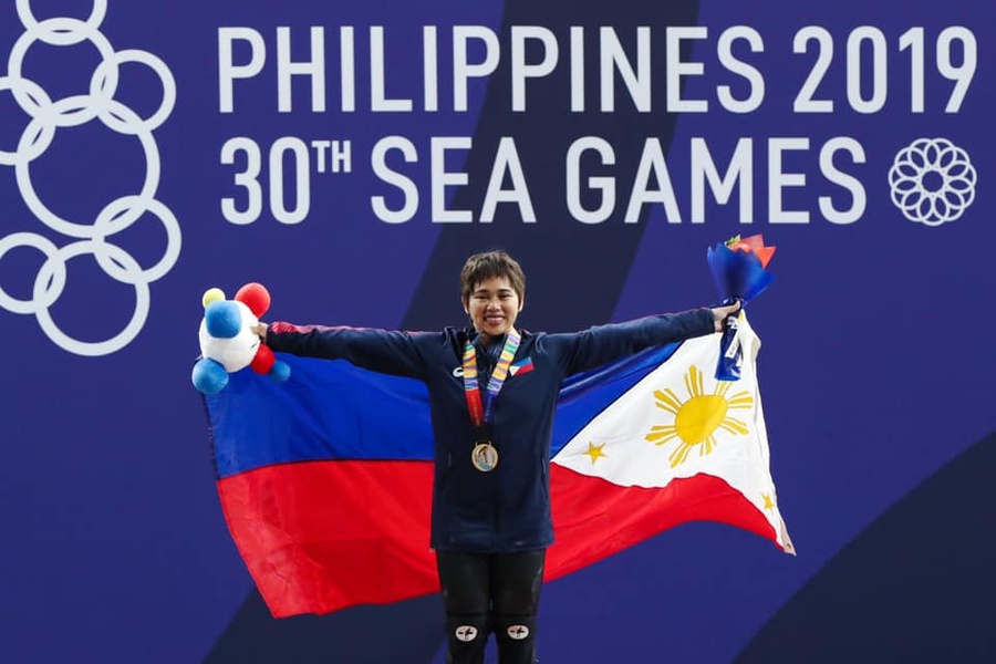 Hidilyn Diaz wins her first SEA Games gold medal last year in the Philippines. © Facebook