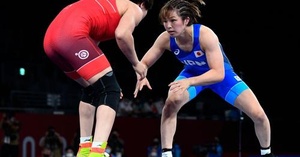 Kawai follows in sister’s footsteps with women’s wrestling gold