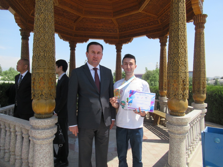 Asian Games Youth Reporter Project winner Urusaliev Umedjon is pictured with Sports Minister Rahmonzoda Abdullo. © OCA