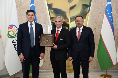 Uzbek sports leaders meet World Triathlon President Antonio Arimany