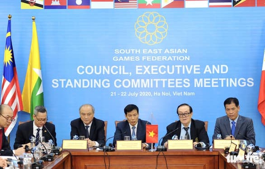 Prof. Hoang (second from right) at a SEA Games Federation meeting in Hanoi in July 2020.