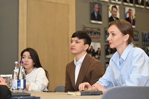 Kazakhstan NOC Athletes Commission members take English lessons
