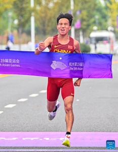 He Jie breaks new ground for China in men's marathon