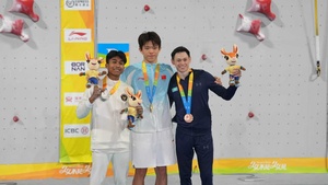 Zhao Yicheng sets world record and wins gold in men’s speed climbing at Sanya 2026