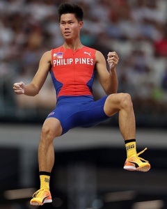 Philippines’ Obiena soars to pole vault silver at world athletics championships