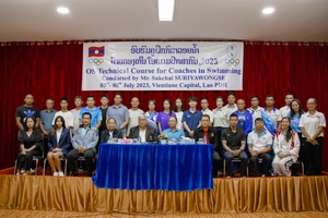 Thai swimming expert leads coaching course in Laos