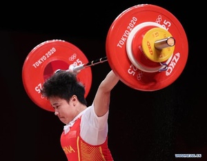 Chinese weightlifter Hou Zhihui leads Asian 1-2-3 at 49kg